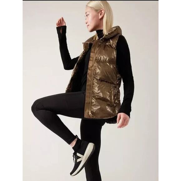 Athleta Downtown Metallic Gold Puffer Vest, Sports, Womens Sz XXS, New, NWOT - Picture 1 of 13